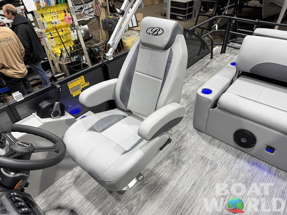 2026 Bentley Pontoons Legacy 223 Swingback Tritoon 