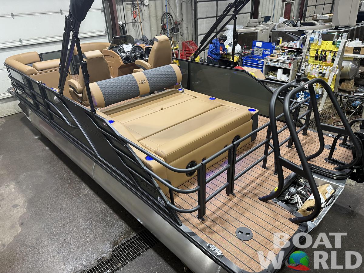 2026 Bentley Pontoons Elite 223 Swingback Tritoon & 200HP 