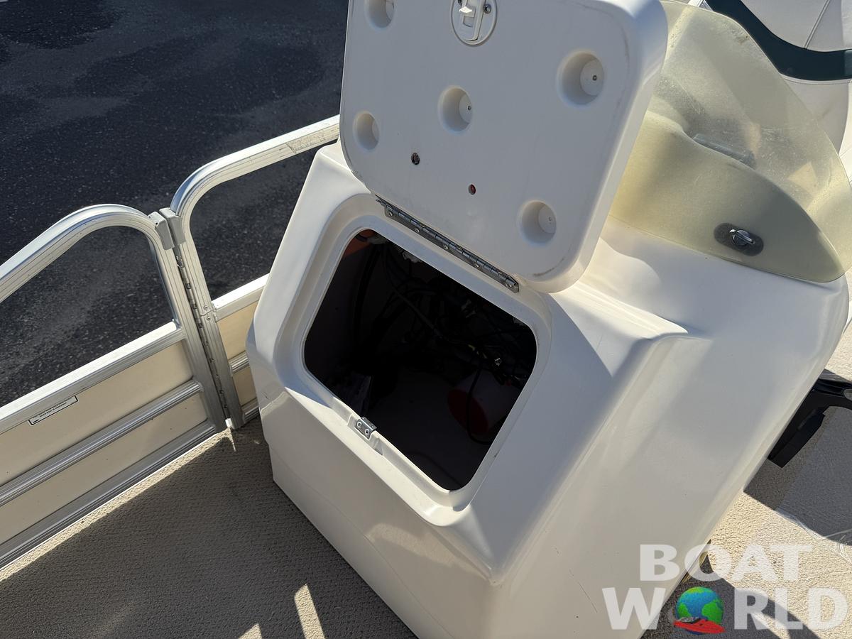 Used 2004 Sweetwater 2222 DF Pontoon