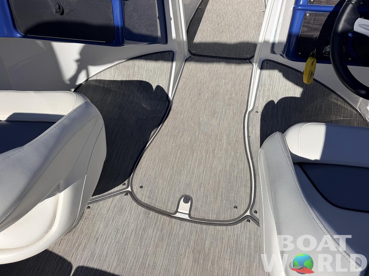 Used 2017 Rinker QX19 Bowrider & 250HP 4.5L V6 Mercruiser -$17,995