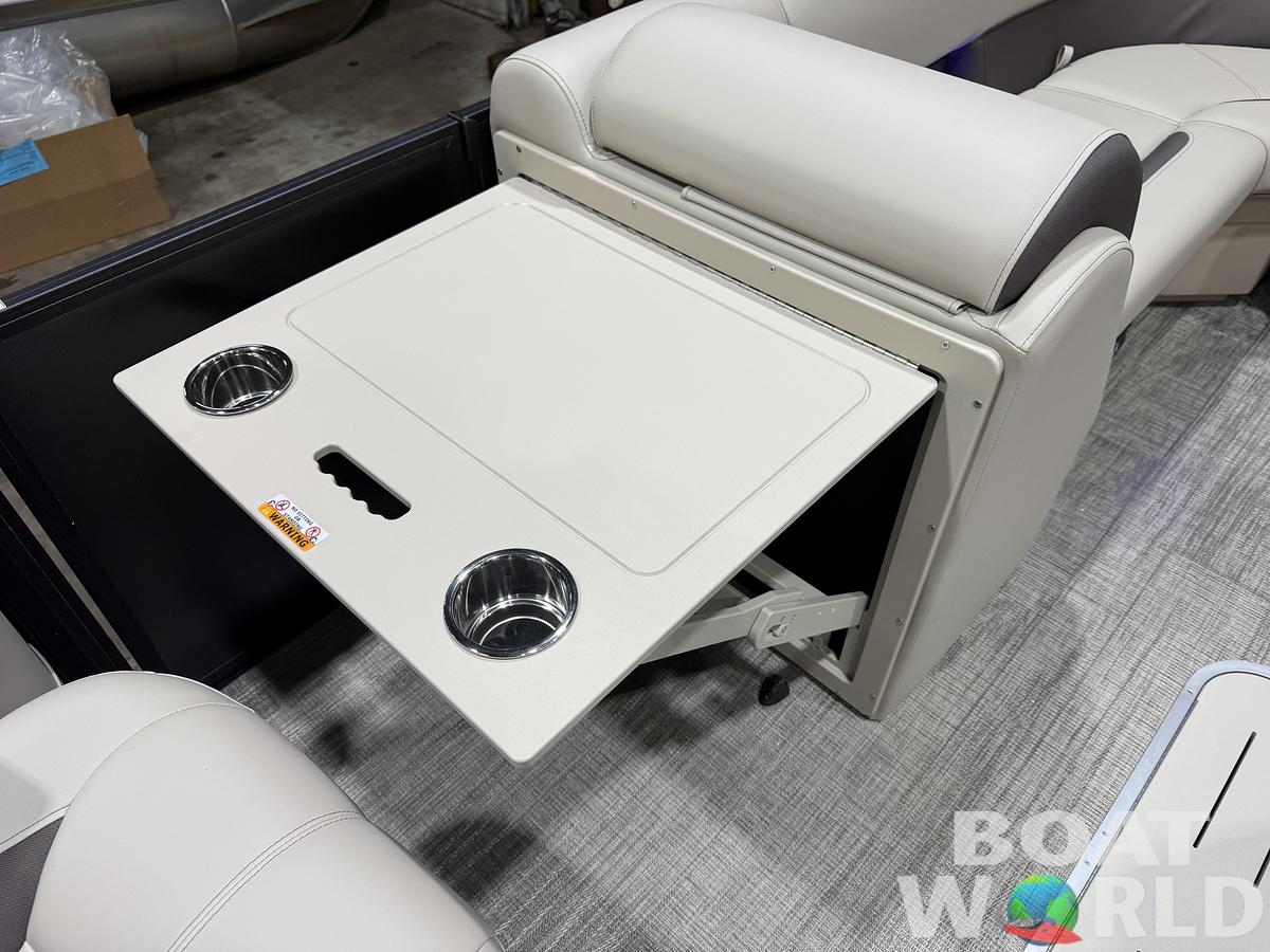 2026 Bentley Pontoons Legacy 223 Navigator Quad Lounge Tritoon