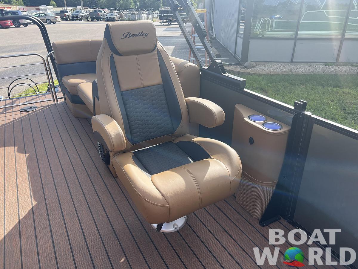 2026 Bentley Pontoons Elite 223 Admiral Quad Lounge Tritoon