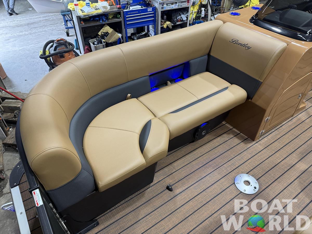 2026 Bentley Legacy 150HP 220 Navigator DL Quad Lounge $49995