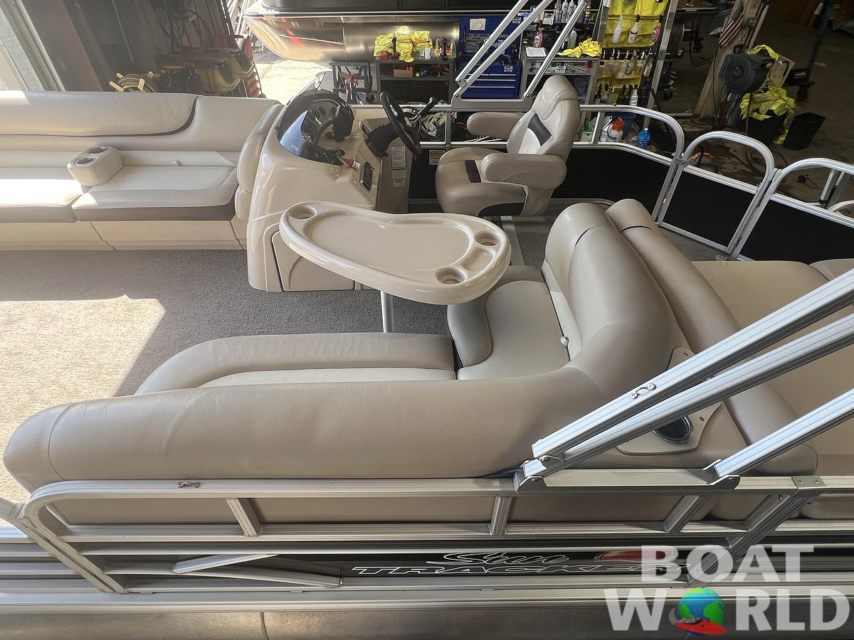 Used 2016 Sun Tracker Party Barge 22 DLX XP3 Tritoon & 150HP Mercury 4Stroke