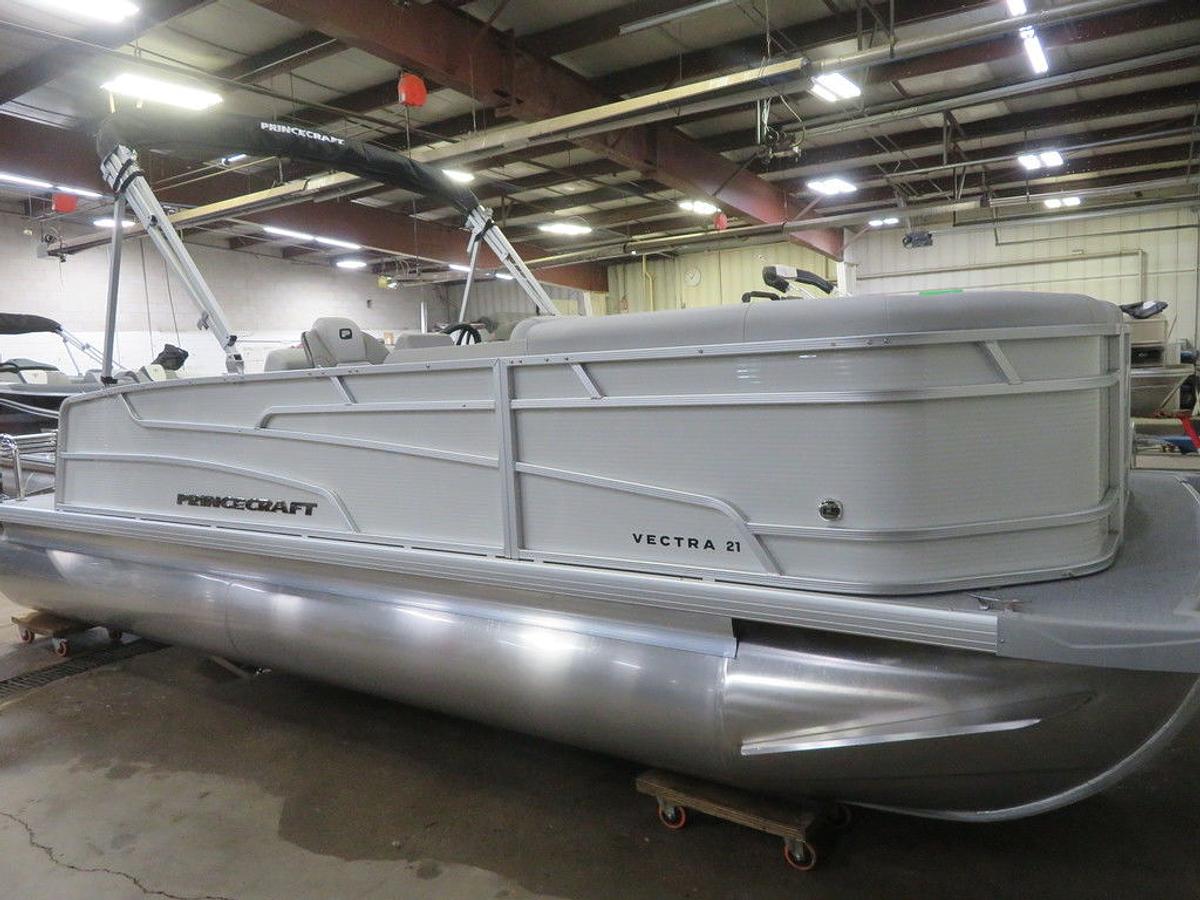 2025 Princecraft Vectra 21 RL Dinette Swingback Pontoon & Mercury 4-Stroke EFI