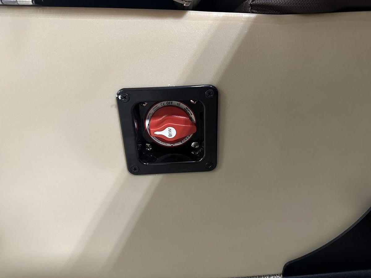 2025 Bentley Pontoons Legacy 200 Navigator Quad Lounge & Honda 4-Stroke EFI