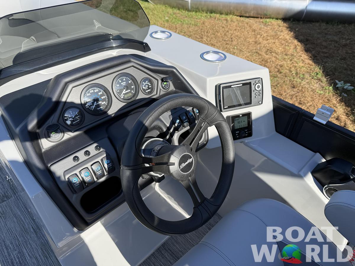 2026 Bentley Pontoons Legacy 220 Navigator Quad Lounge 