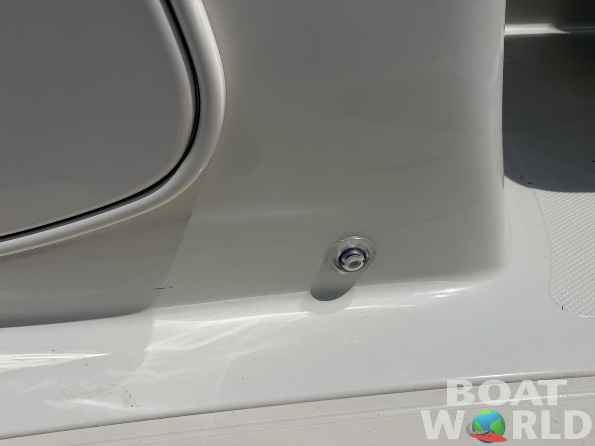 Used 2011 Tahoe 215 Xi Deck Boat & 220HP Mercruiser V8 -$17,995