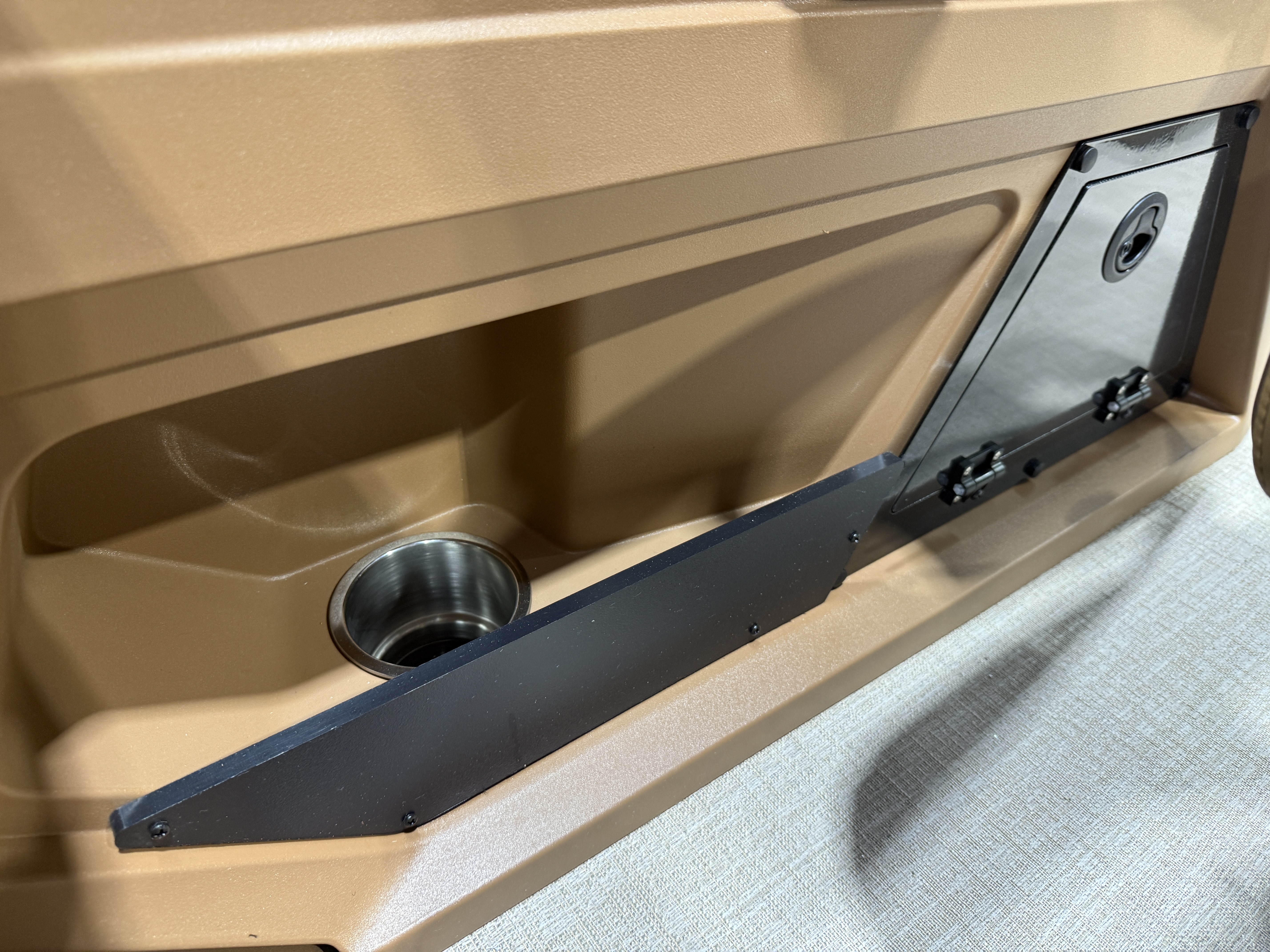 2027 Tahoe Sport VRB Premium 2385 Swingback & 4-Stroke $37995
