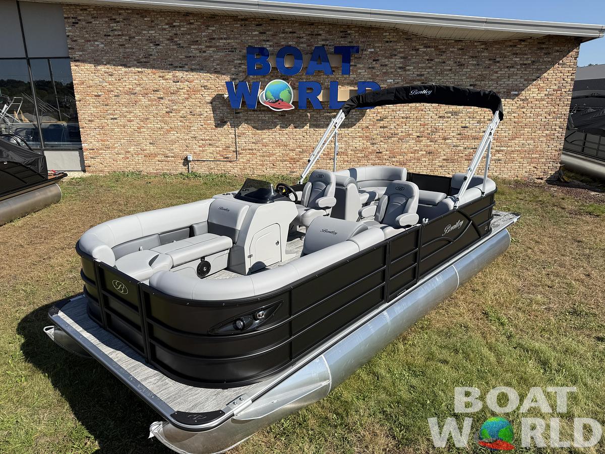 2026 Bentley Pontoons Legacy 220 Navigator Quad Lounge 