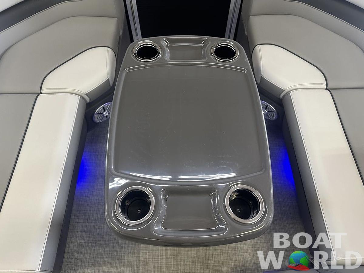 2025 Princecraft Vectra 21 RL Lounge Swingback & Mercury 4-Stroke EFI