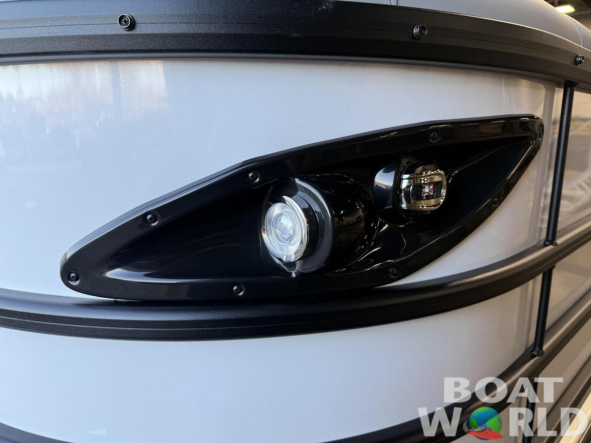 2026 Bentley Pontoons Legacy 223 Navigator Quad Lounge Tritoon