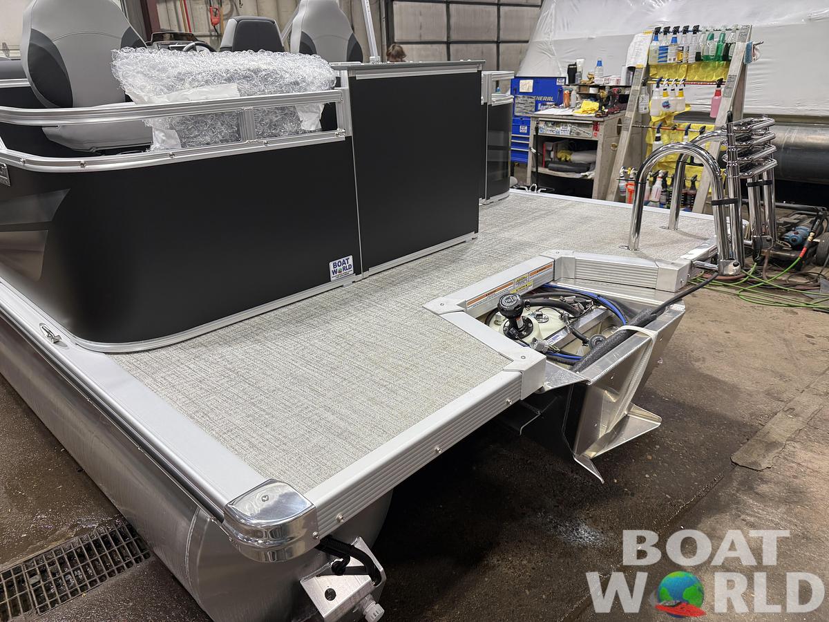 2026 Tahoe Sport Rear Fish 2180 & 4-Stroke $31995