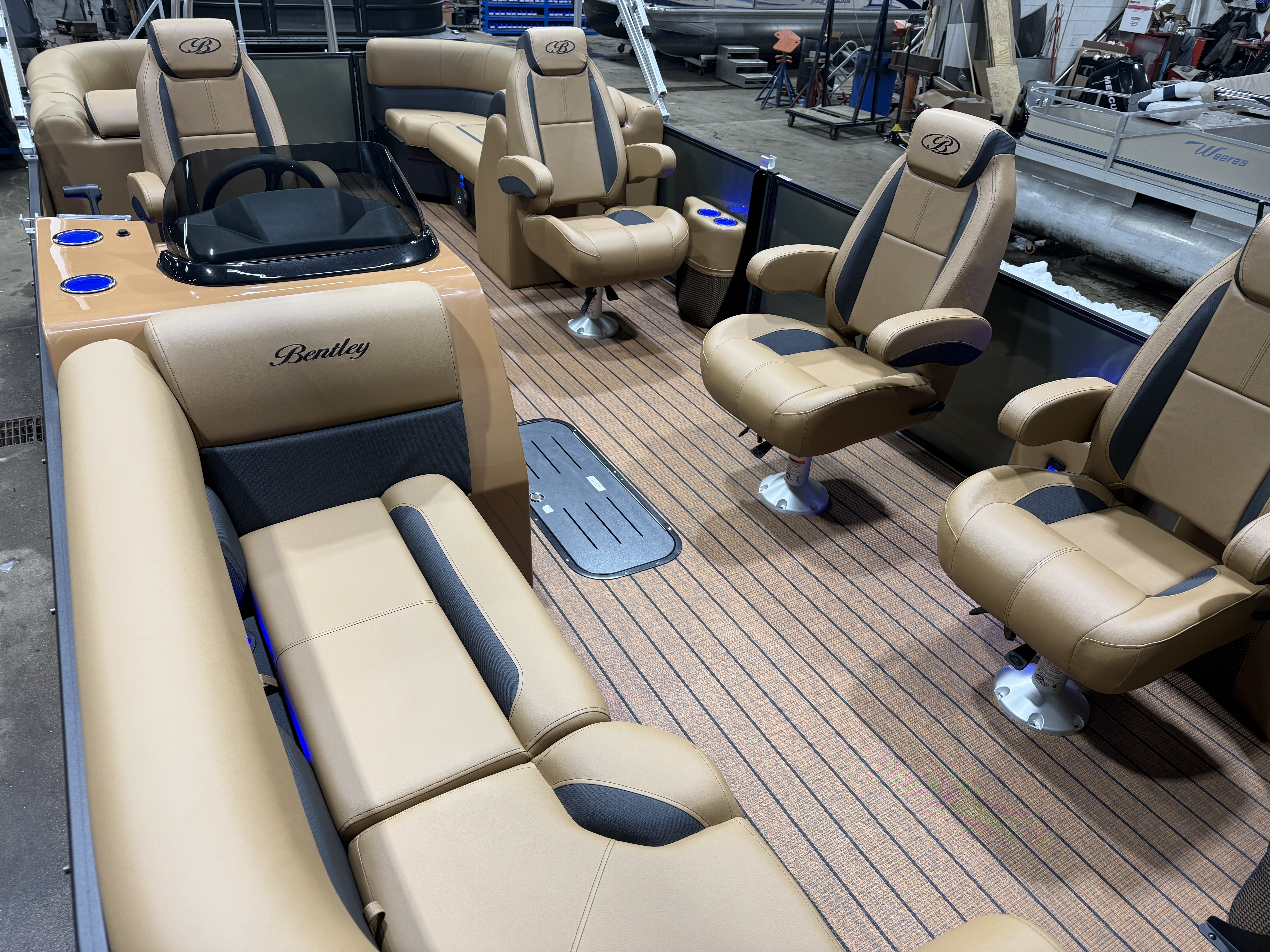 2026 Bentley Legacy 223 Navigator DL Quad Lounge Tritoon $51995