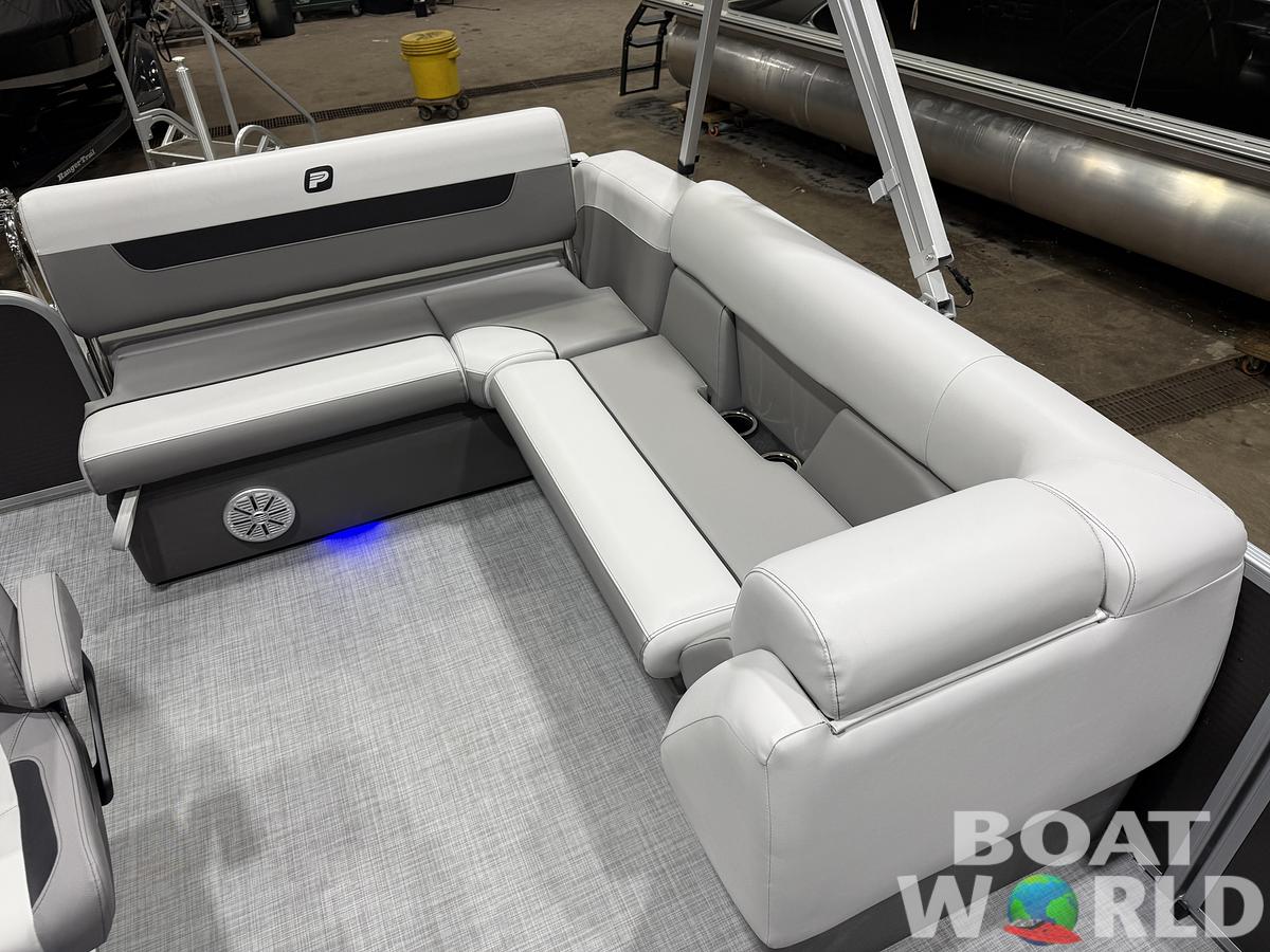 2026 Princecraft Vectra 23 RL Lounge Swingback Tritoon 