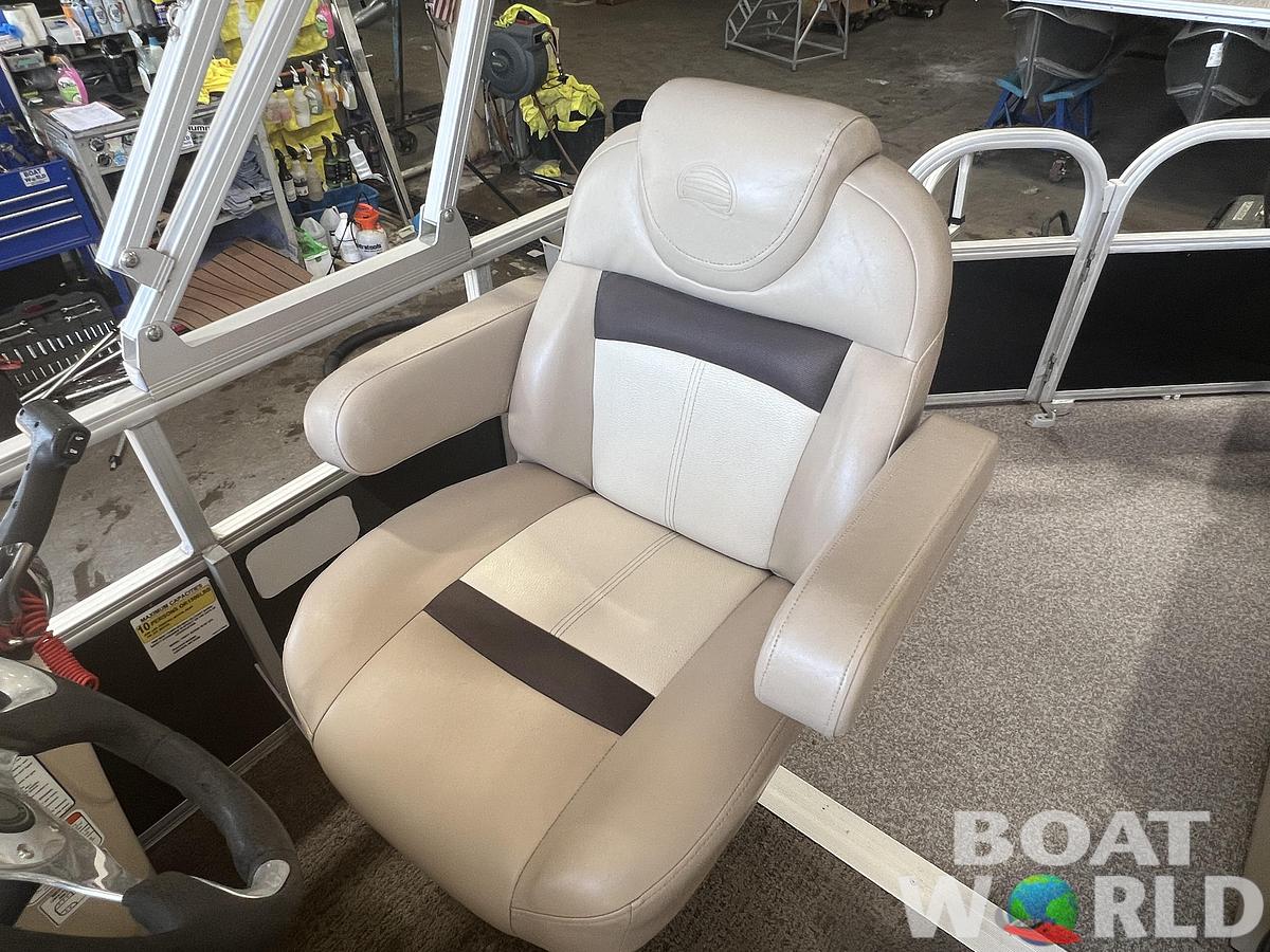 Used 2016 Sun Tracker Party Barge 22 DLX XP3 Tritoon & 150HP Mercury 4Stroke