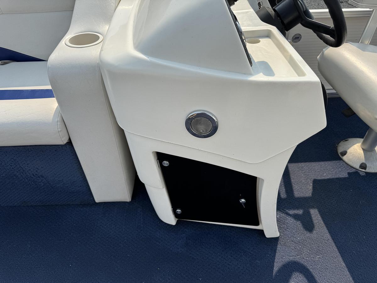 Used 2008 Tahoe Pontoons 24 Bow Fish Pontoon