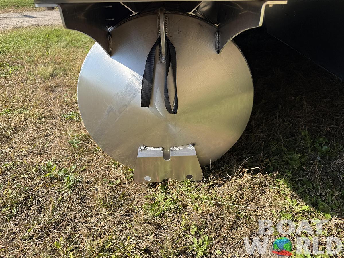 2026 Bentley Pontoons Legacy 220 Navigator Quad Lounge 