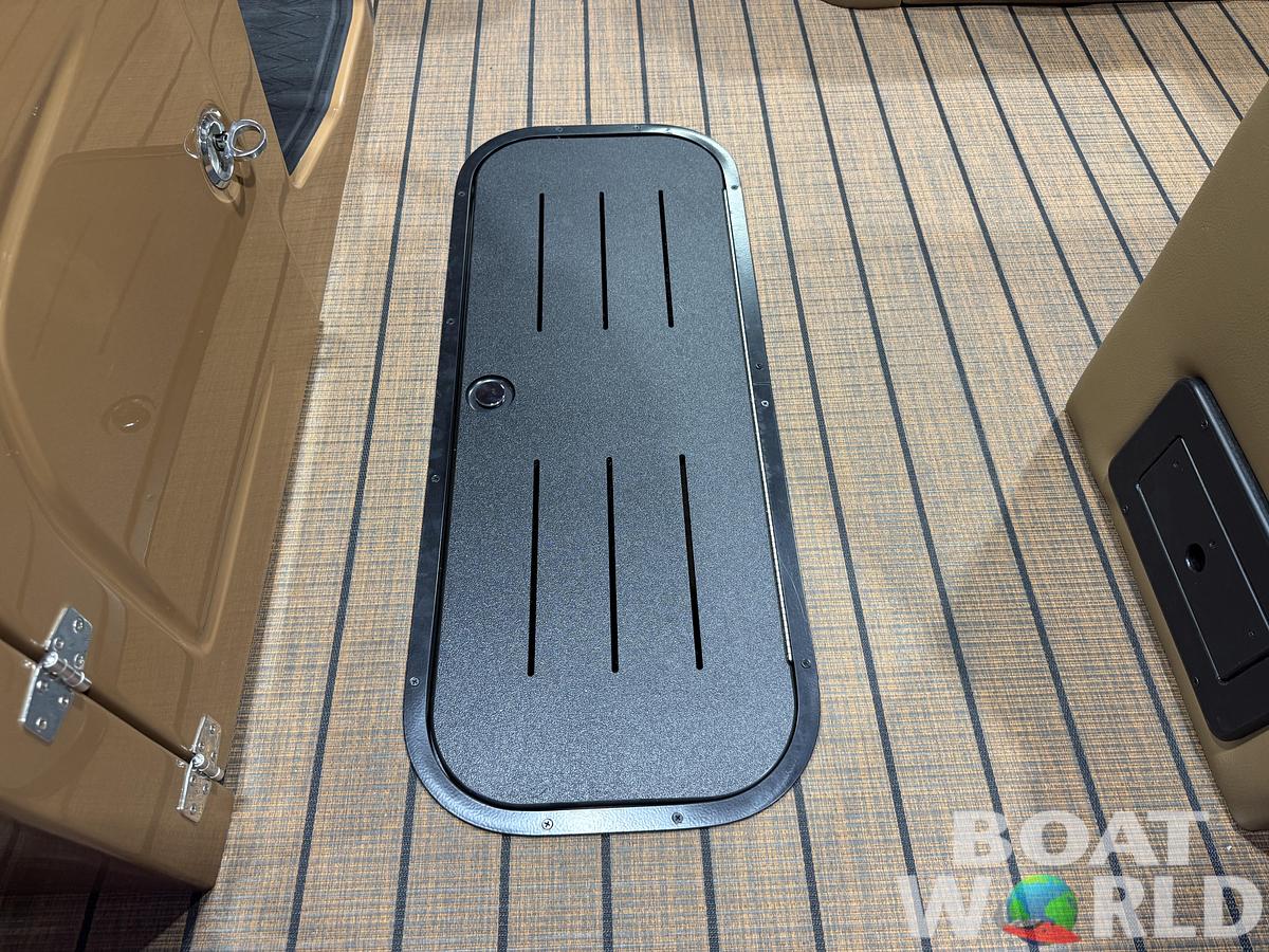 2027 Bentley Elite 223 Lounge Swingback Tritoon $66,995