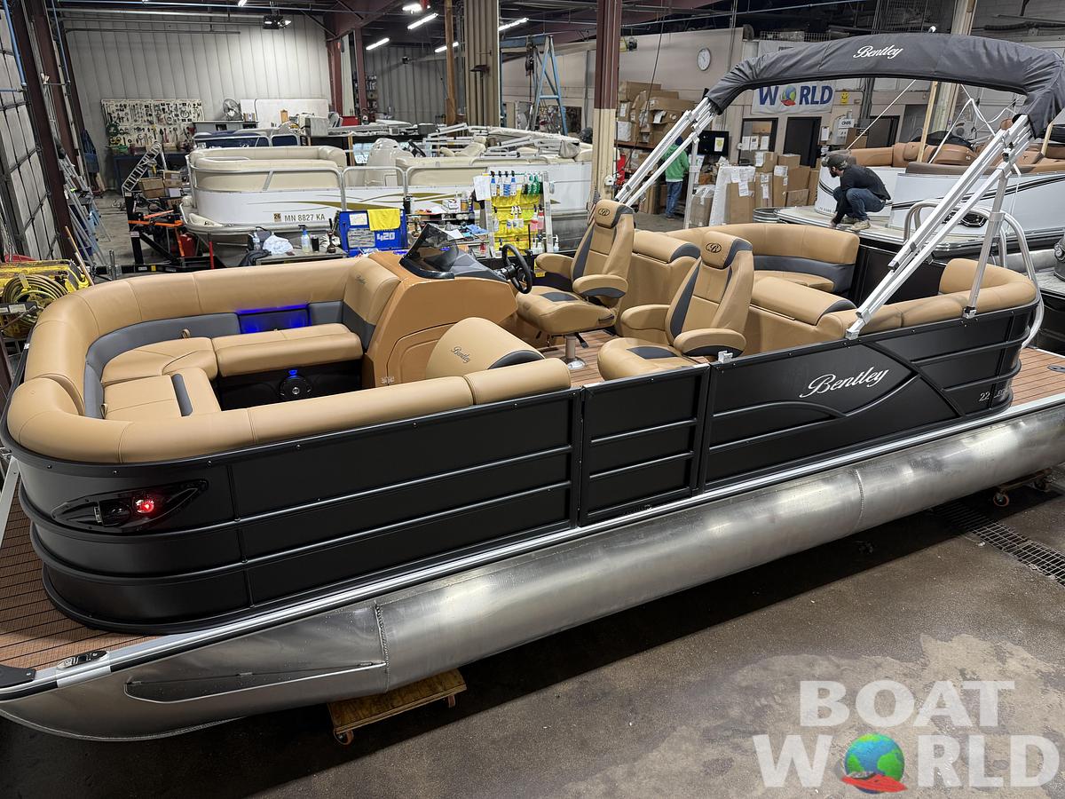 2026 Bentley Legacy 223 Navigator Quad Lounge Tritoon