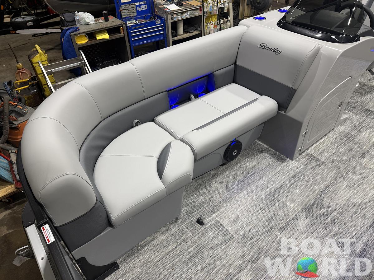 2026 Bentley Pontoons Legacy 220 Swingback 