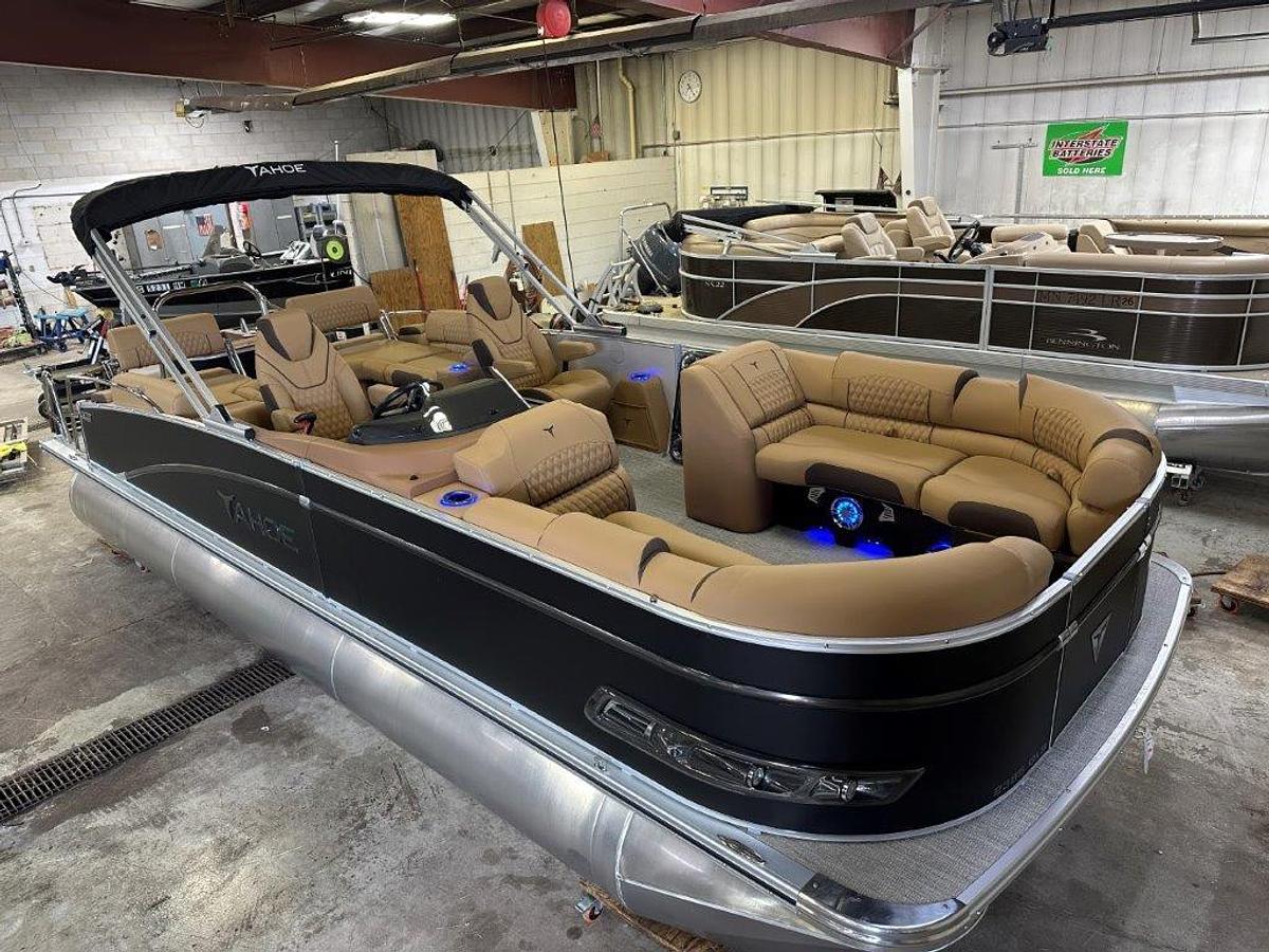 2025 Tahoe Pontoons Cascade 2385 Quad Lounge Shift Tritoon & 225HP 4-Stroke