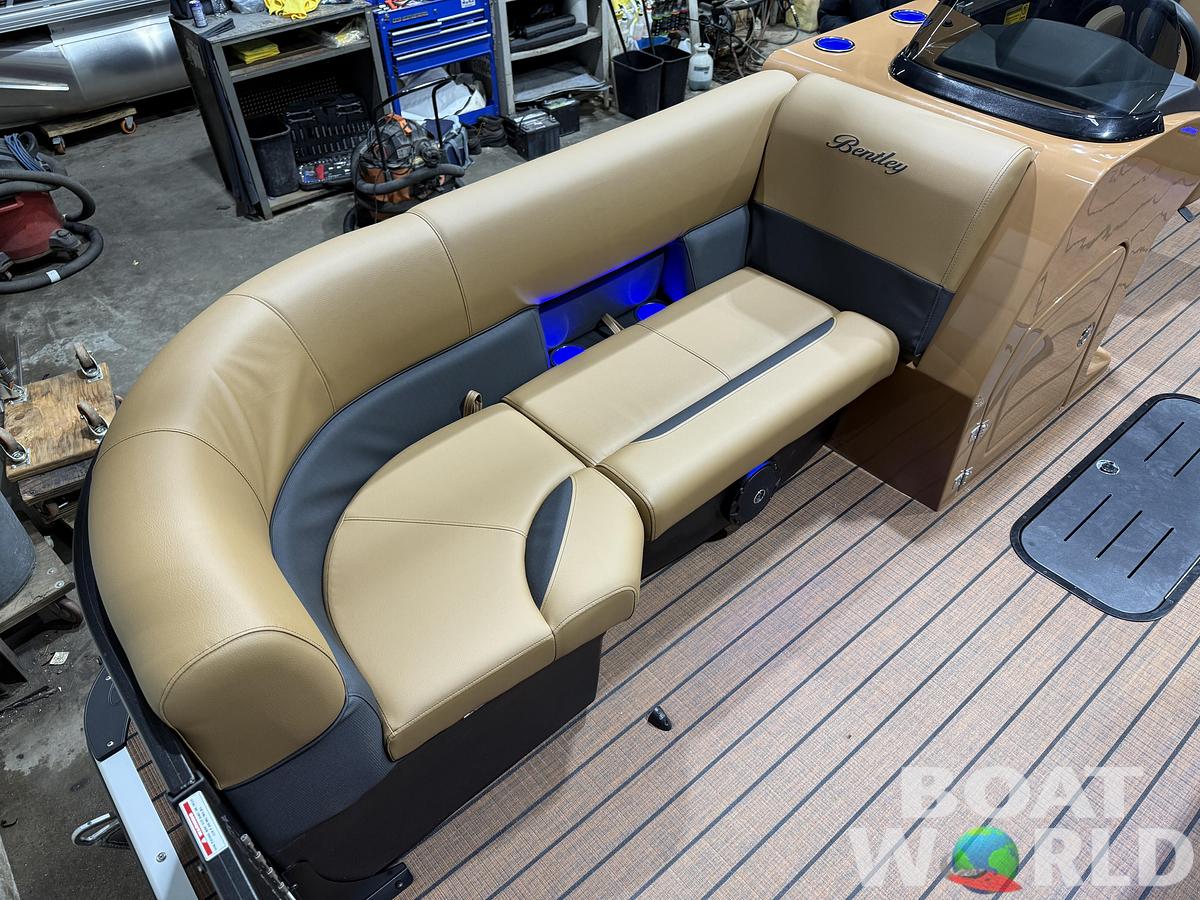 2026 Bentley Pontoons Legacy 223 Swingback Tritoon 