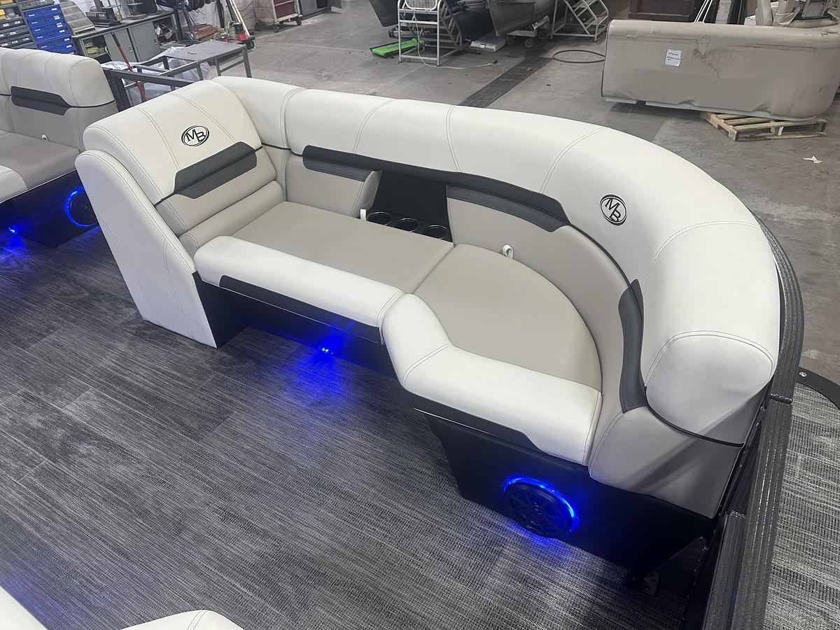 2025 Montego Bay 8522 Fish & Cruise Deluxe Pontoon & Honda 4-Stroke EFI