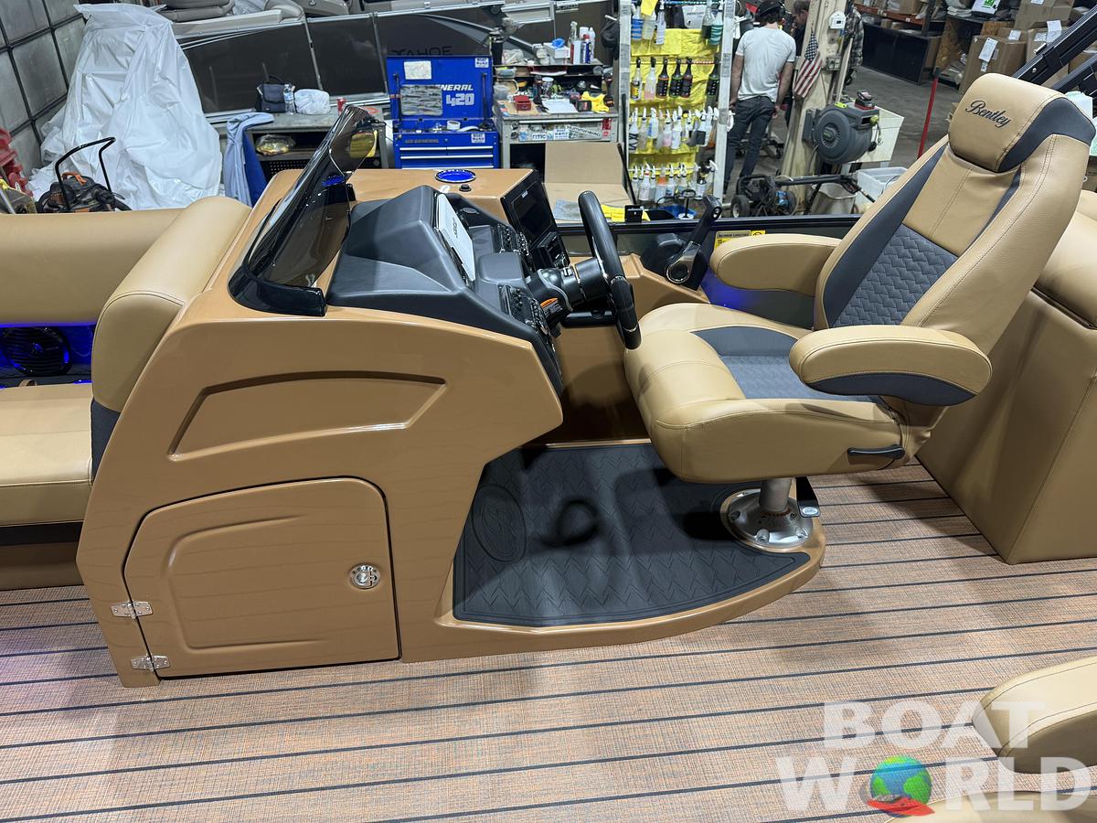 2026 Bentley Pontoons Elite 223 Admiral Quad Lounge Tritoon