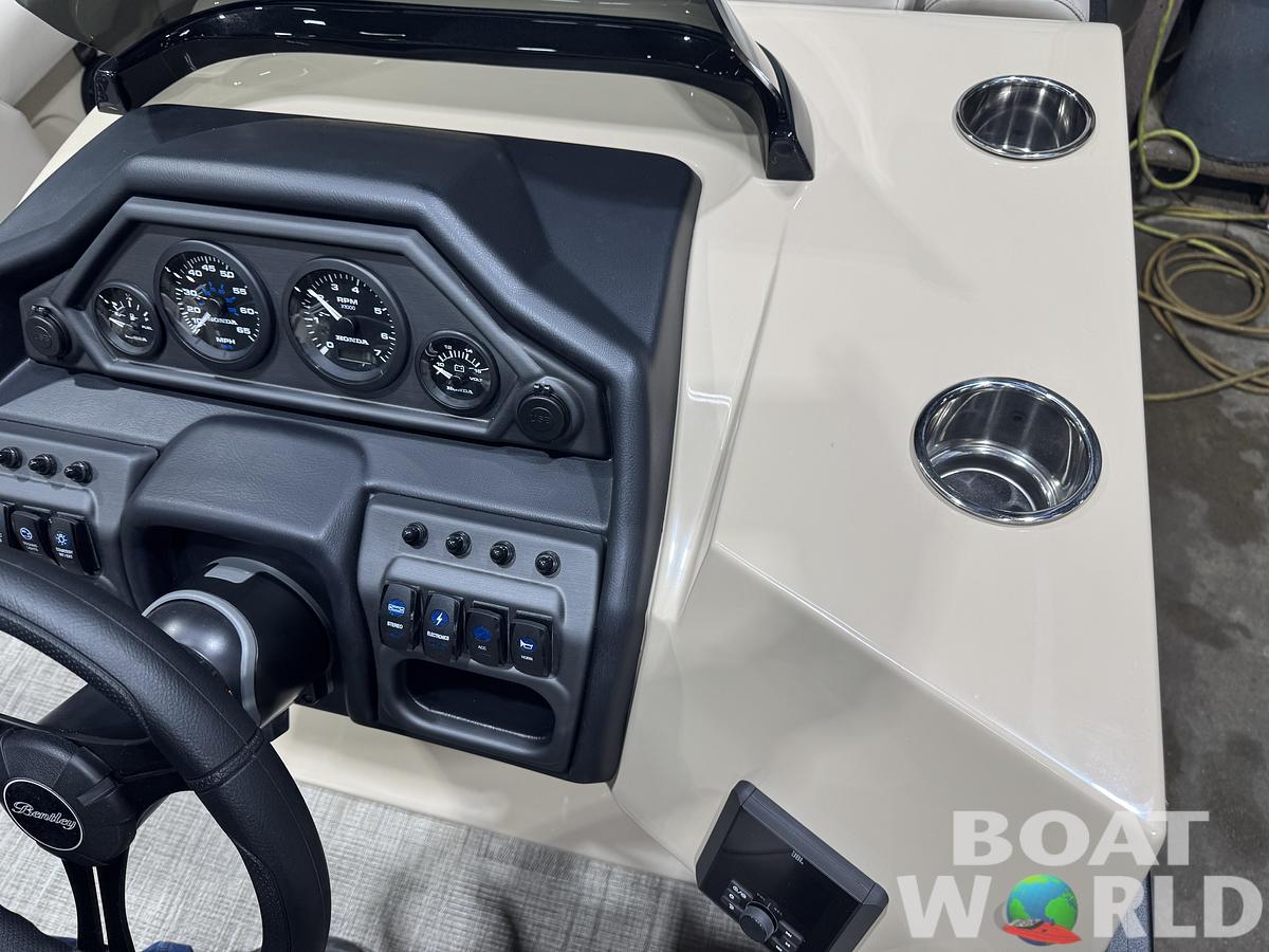 2026 Bentley Pontoons Legacy 220 Navigator Quad Lounge