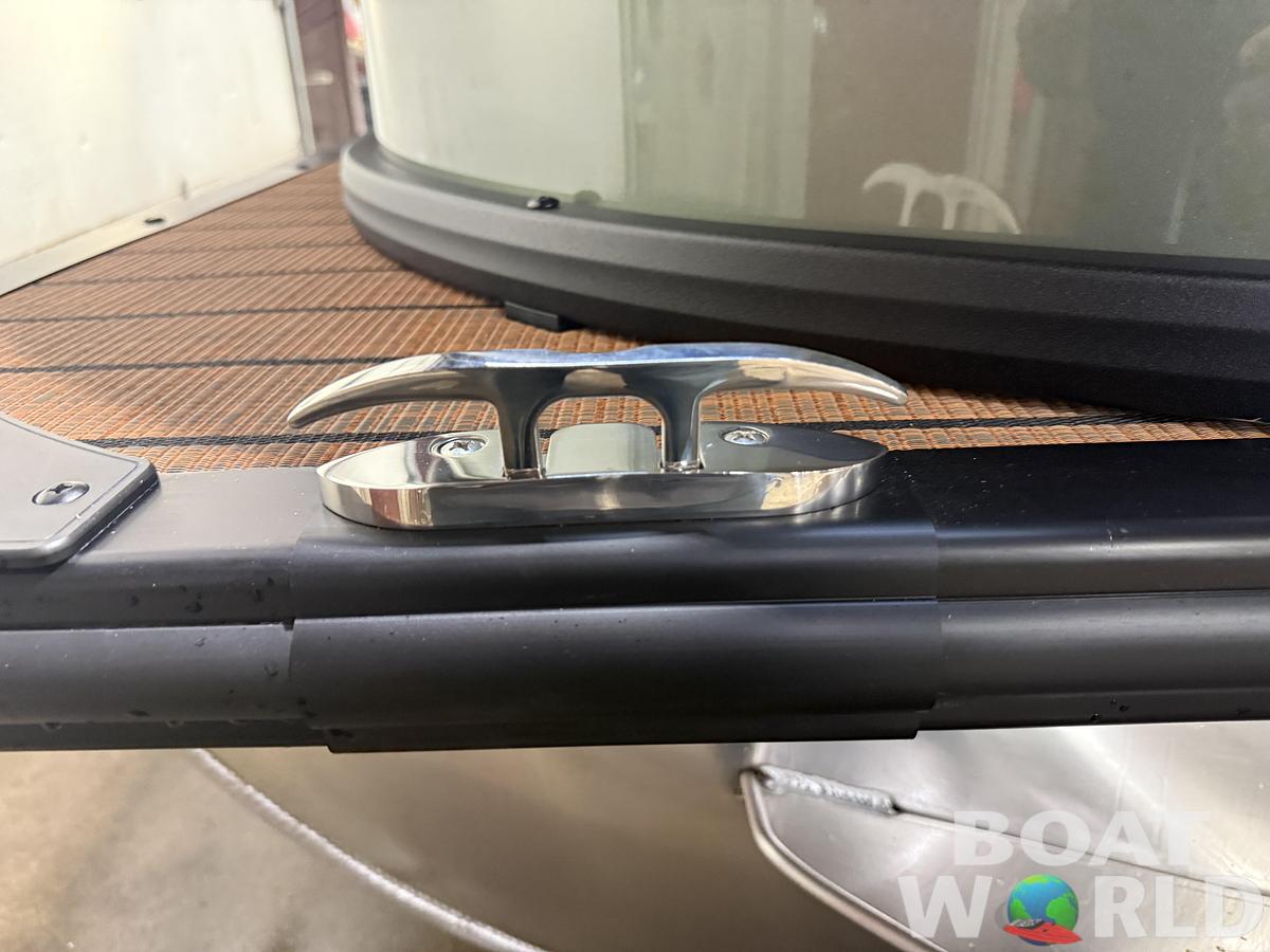 2026 Bentley Pontoons Elite 223 Swingback Tritoon