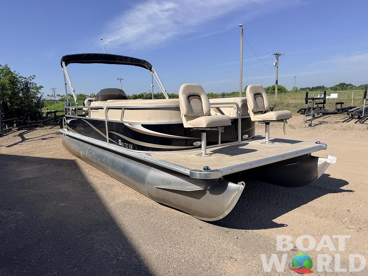 Used 2012 SunChaser 22 Fish 'N Cruise & 50HP Yamaha 4Stroke -$17,995