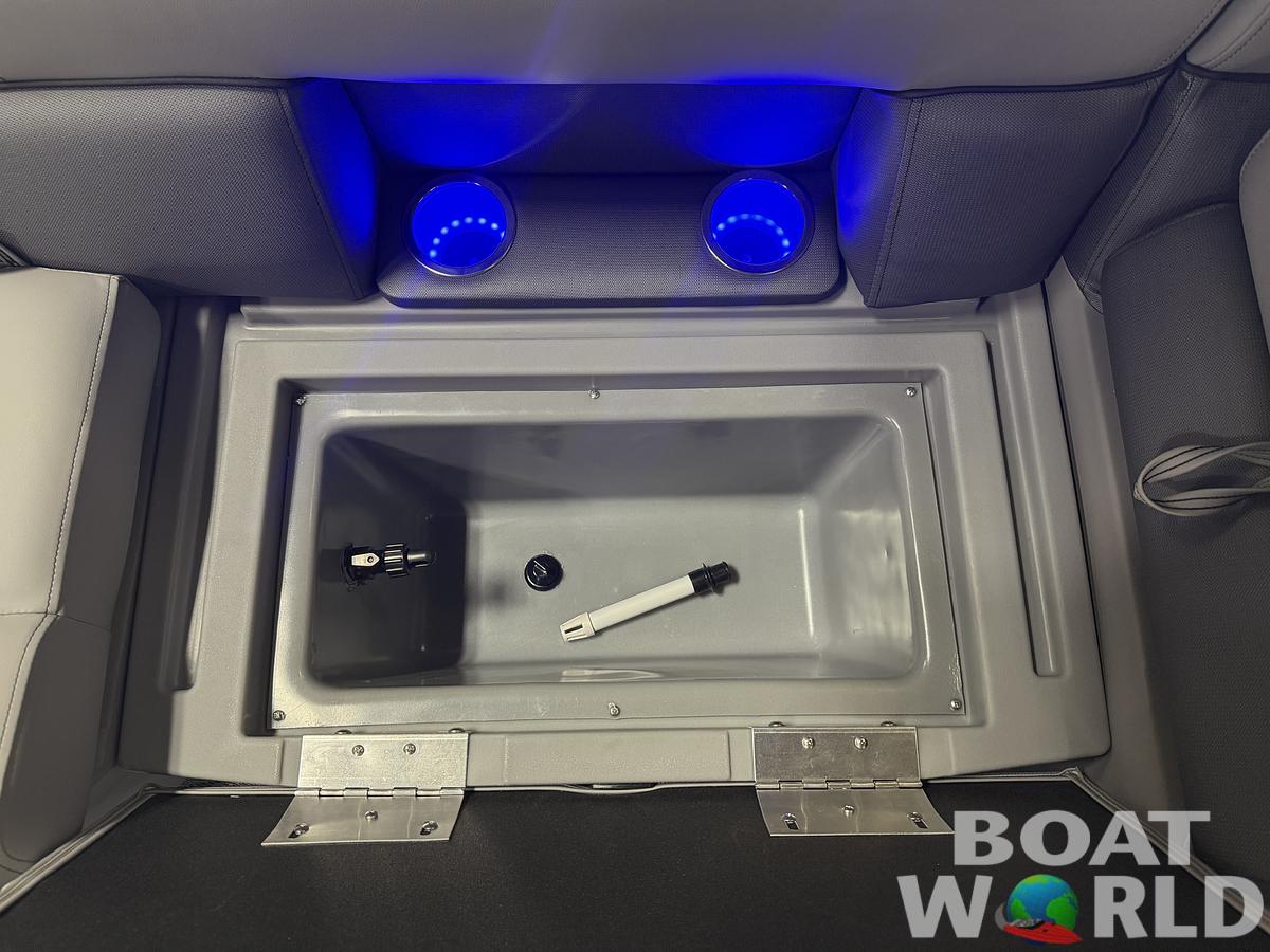 2026 Bentley Pontoons Legacy 220 Navigator DL Quad Lounge