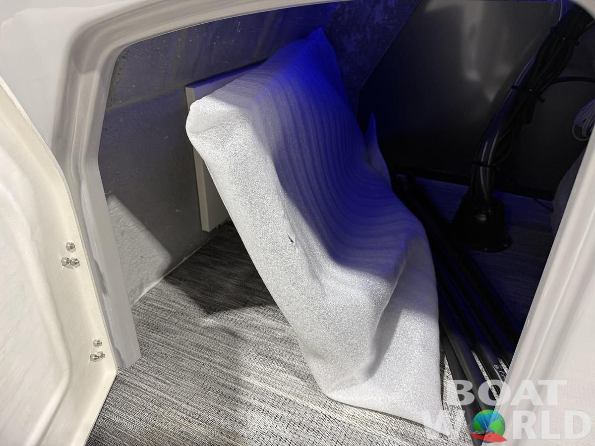 2026 Bentley Pontoons Legacy 220 Swingback 