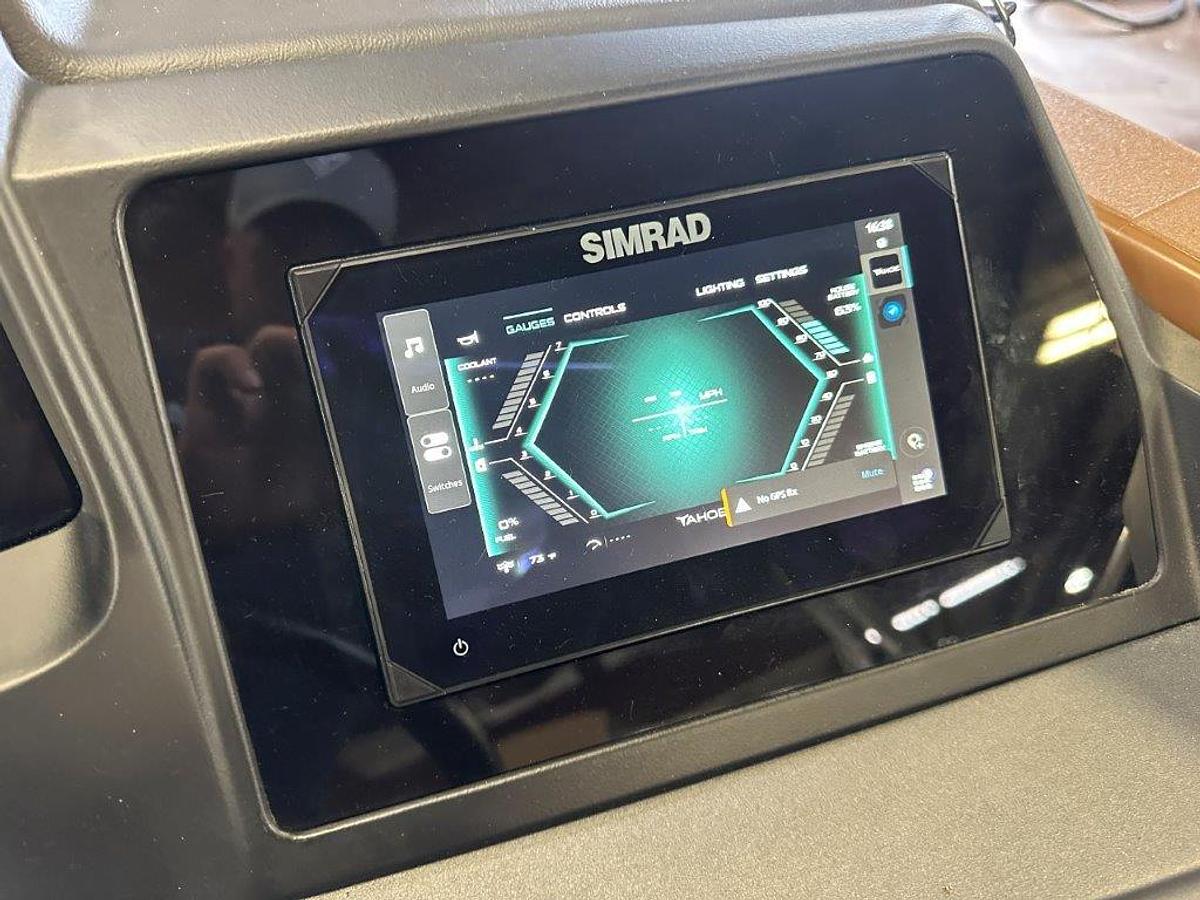 2025 Tahoe Pontoons Cascade 2385 Quad Lounge Shift SS Tritoon & Honda 4-Stroke EFI