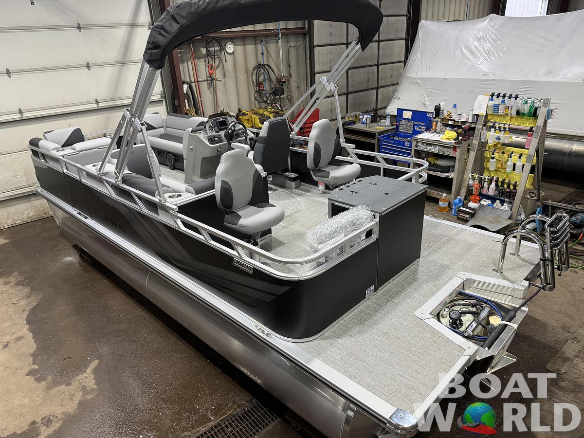 2026 Tahoe Sport Rear Fish 2180 & 4-Stroke $31995