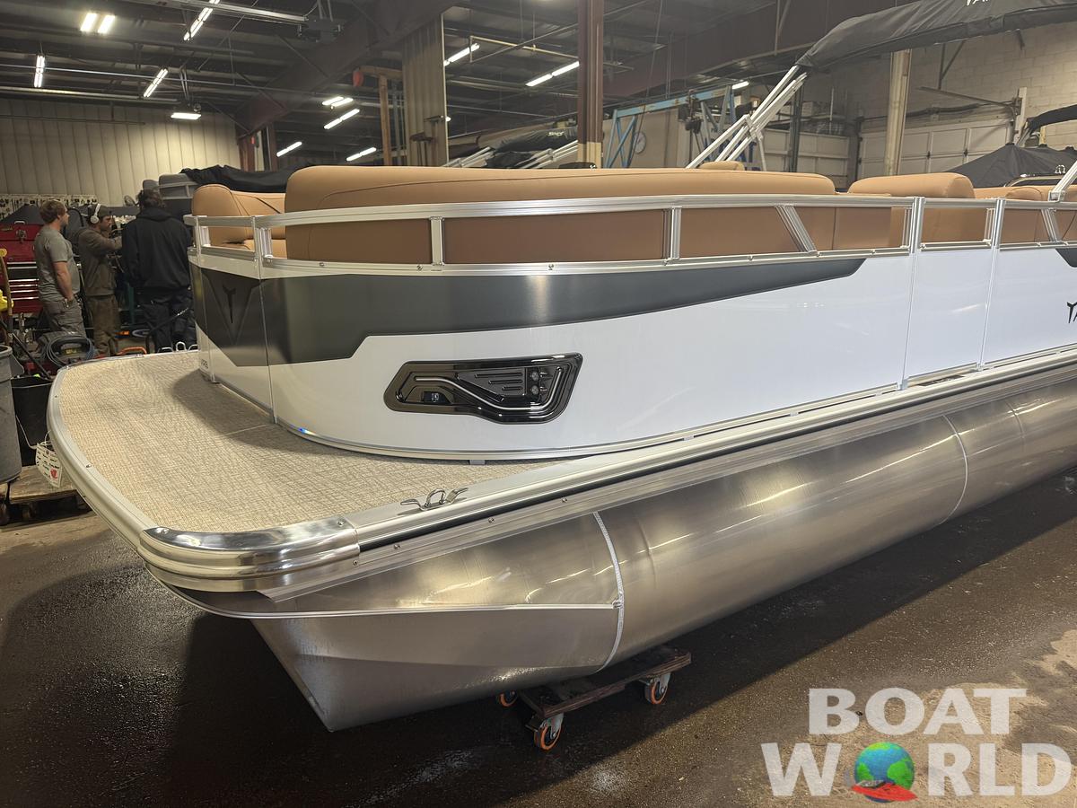 2026 Tahoe Sport VRB 2385 Swingback & 4-Stroke $34995