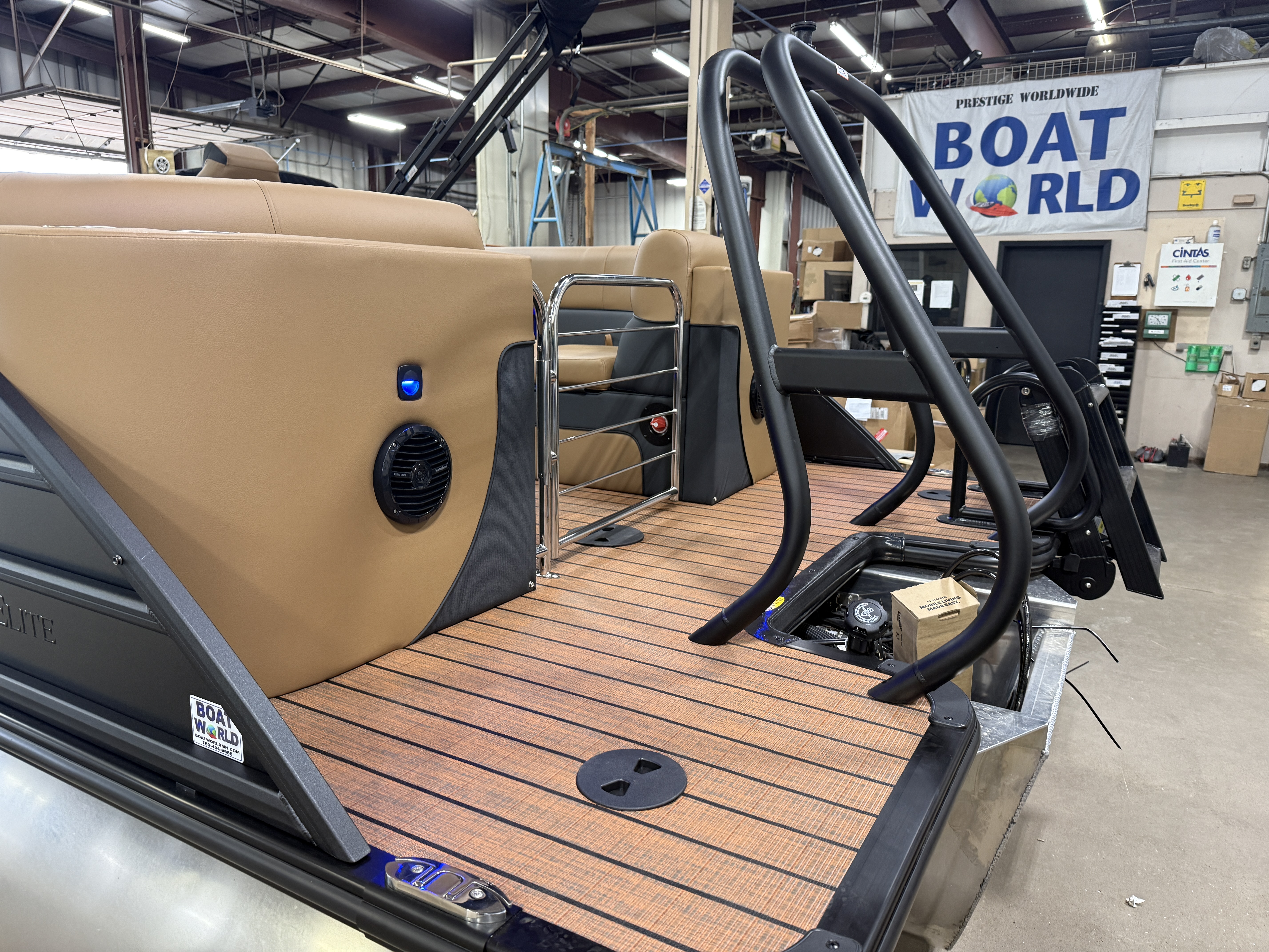 2026 Bentley Pontoons Elite 223 Admiral Quad Lounge Tritoon