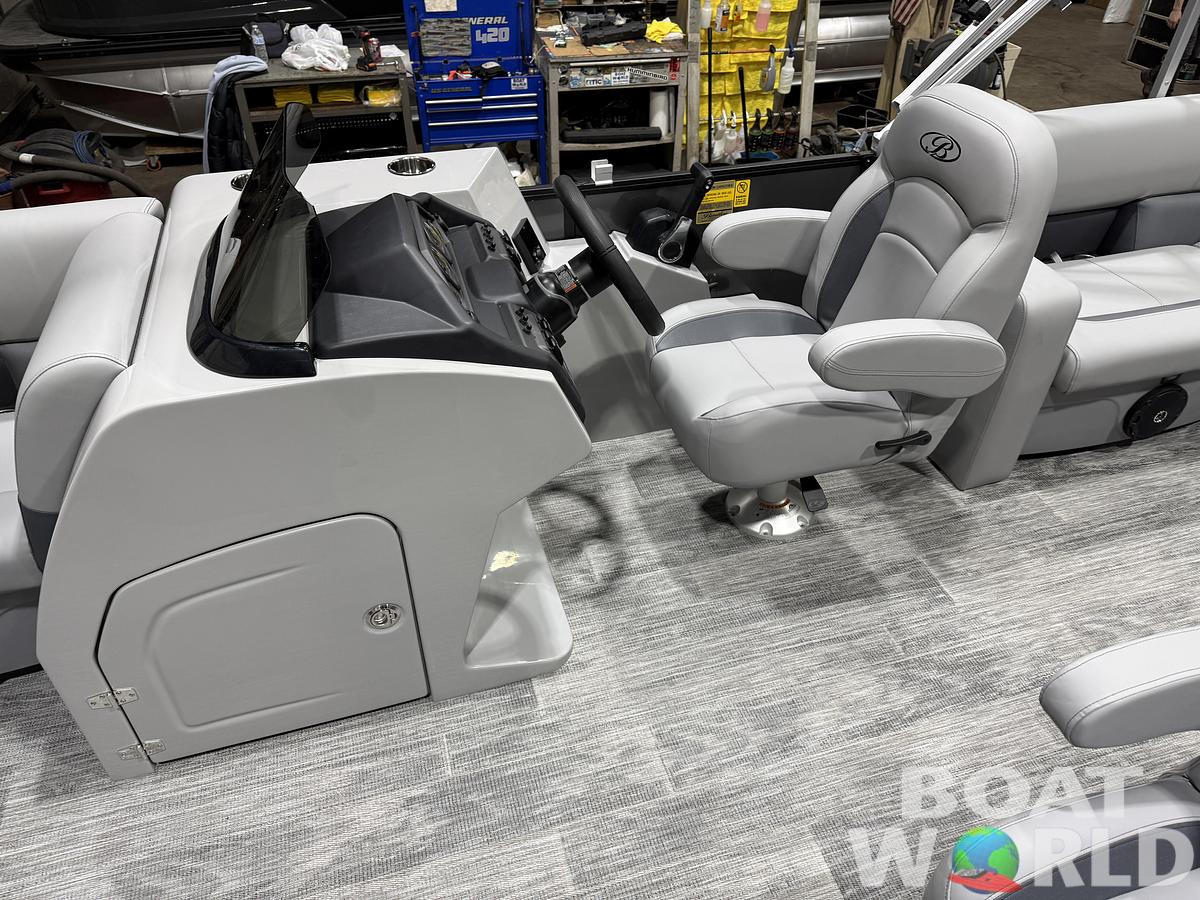 2026 Bentley Pontoons Legacy 220 Navigator Quad Lounge