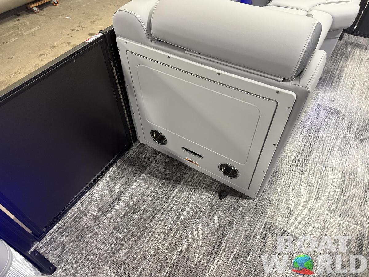 2026 Bentley Pontoons Legacy 220 Swingback & 4-Stroke EFI