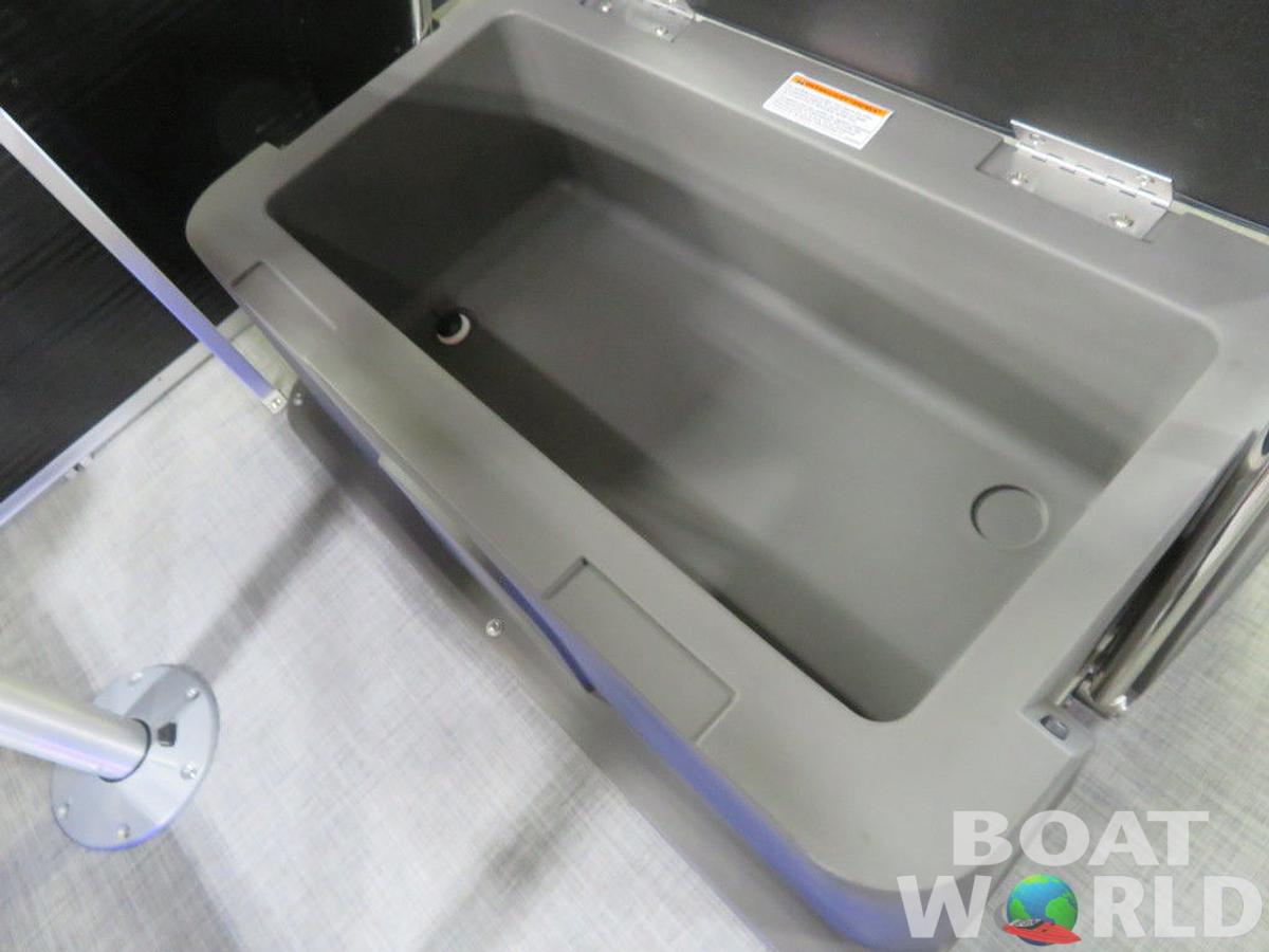 2025 Princecraft Vectra 21 RL Swingback Dinette Pontoon & Mercury 4-Stroke EFI
