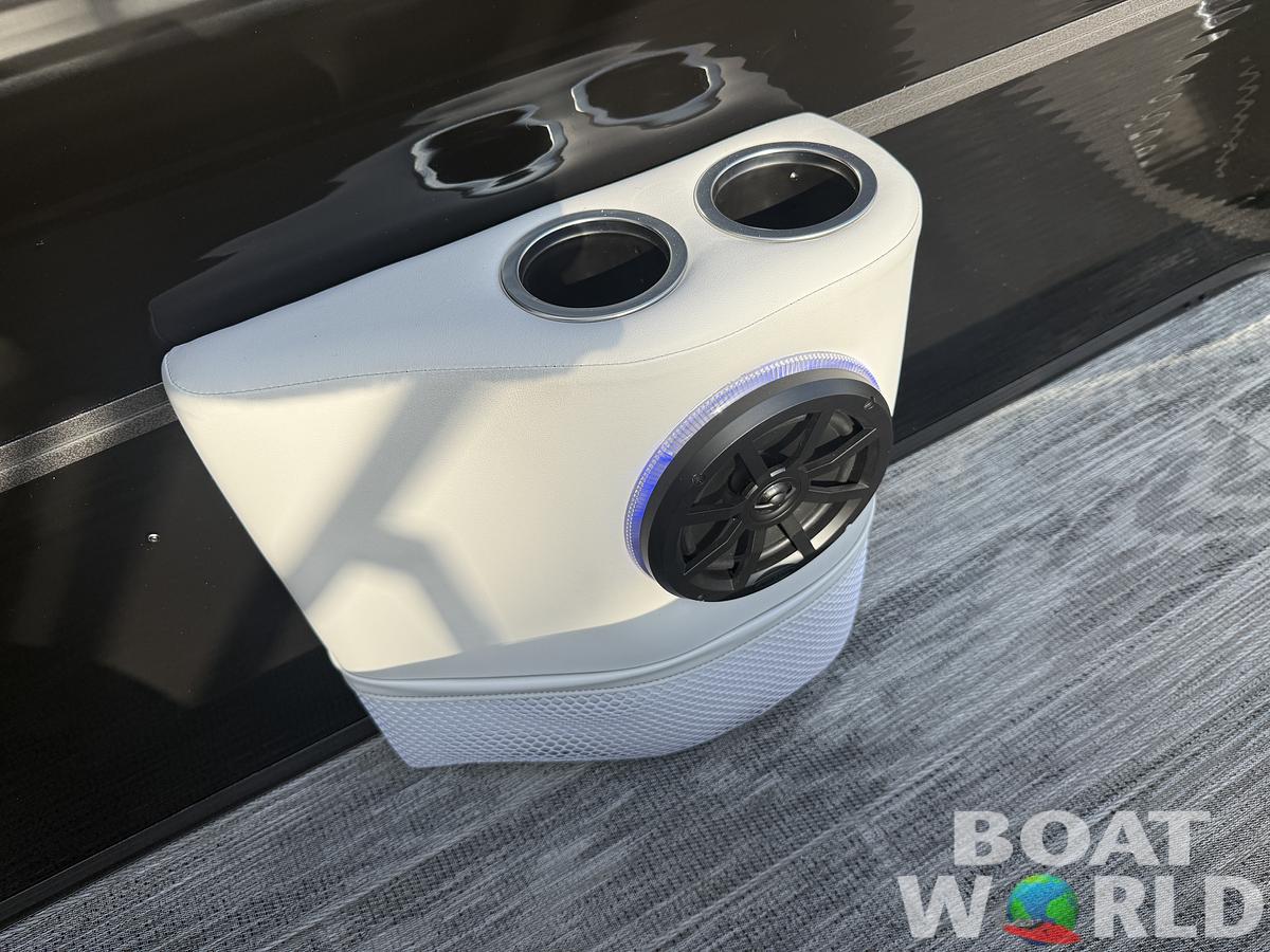 2026 Montego Bay 8522 Swingback Deluxe Pontoon 