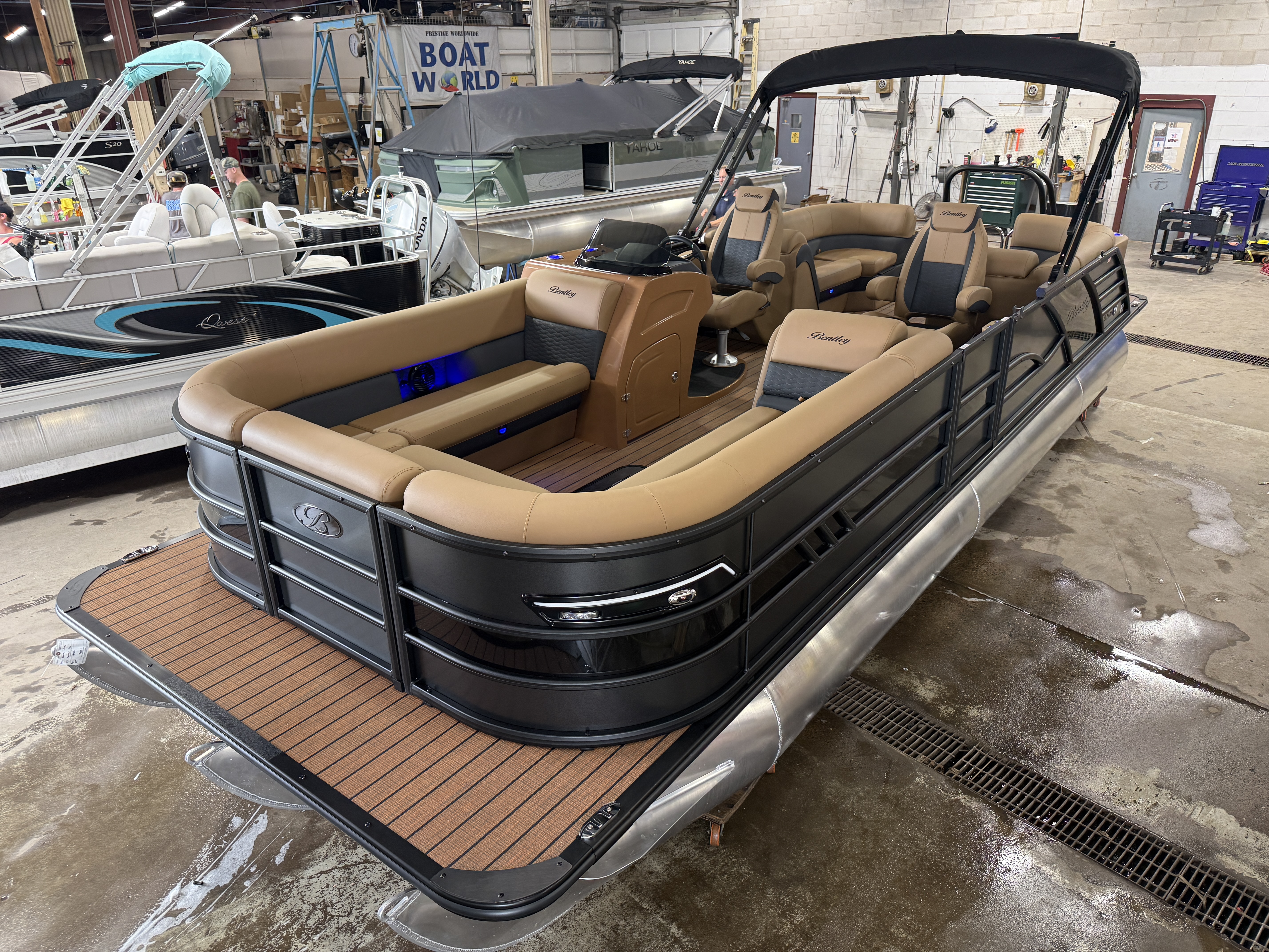 2026 Bentley 300HP Elite 253 Admiral Quad Lounge Tritoon $79995