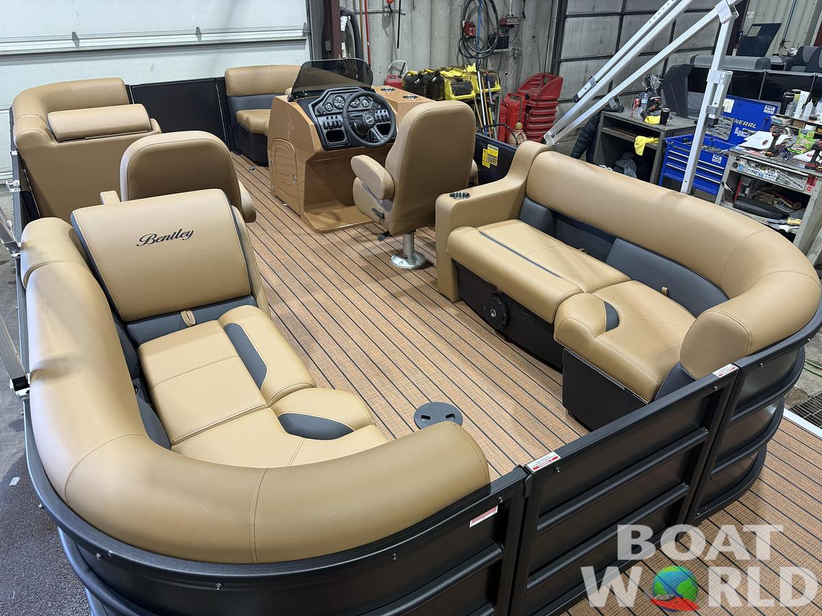 2026 Bentley Legacy 200 Navigator Quad Lounge $34995