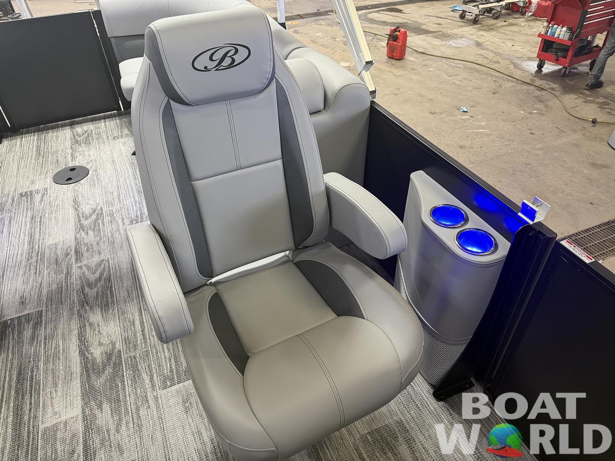 2026 Bentley Pontoons Legacy 220 Navigator DL Quad Lounge
