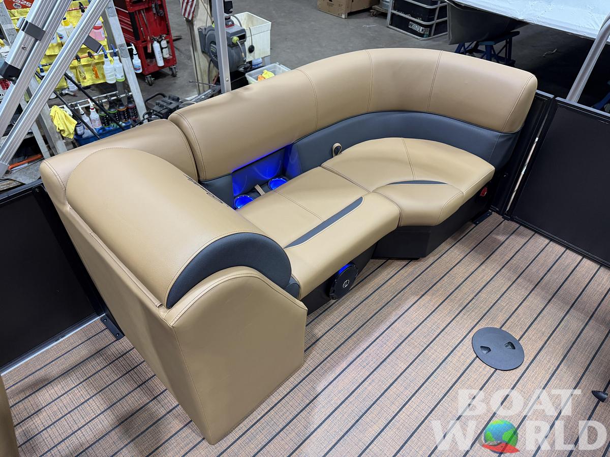 2026 Bentley Pontoons Legacy 223 Navigator DL Quad Lounge Tritoon 