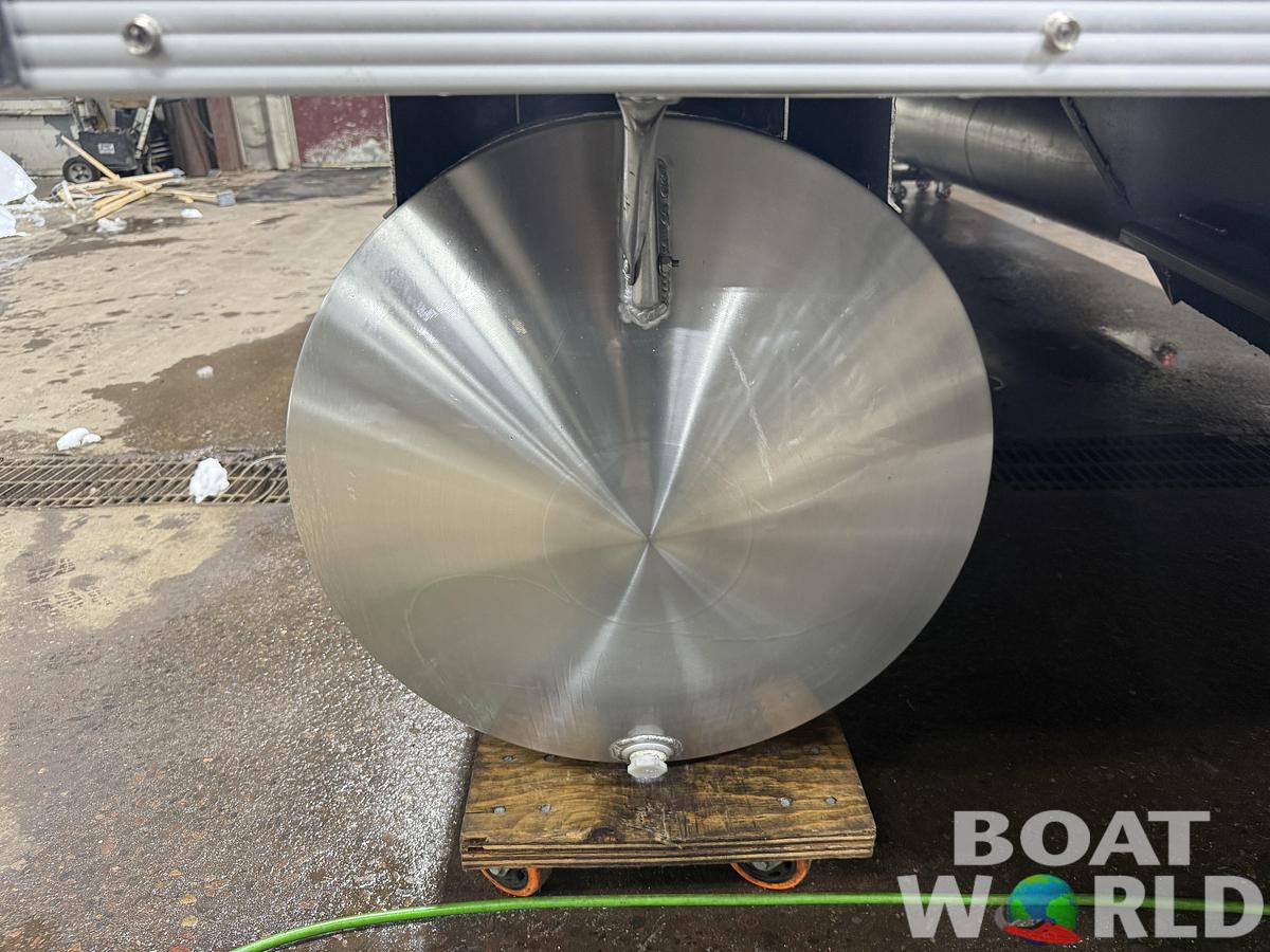 2026 Tahoe Sport VRB 2385 Swingback & 4-Stroke $34995