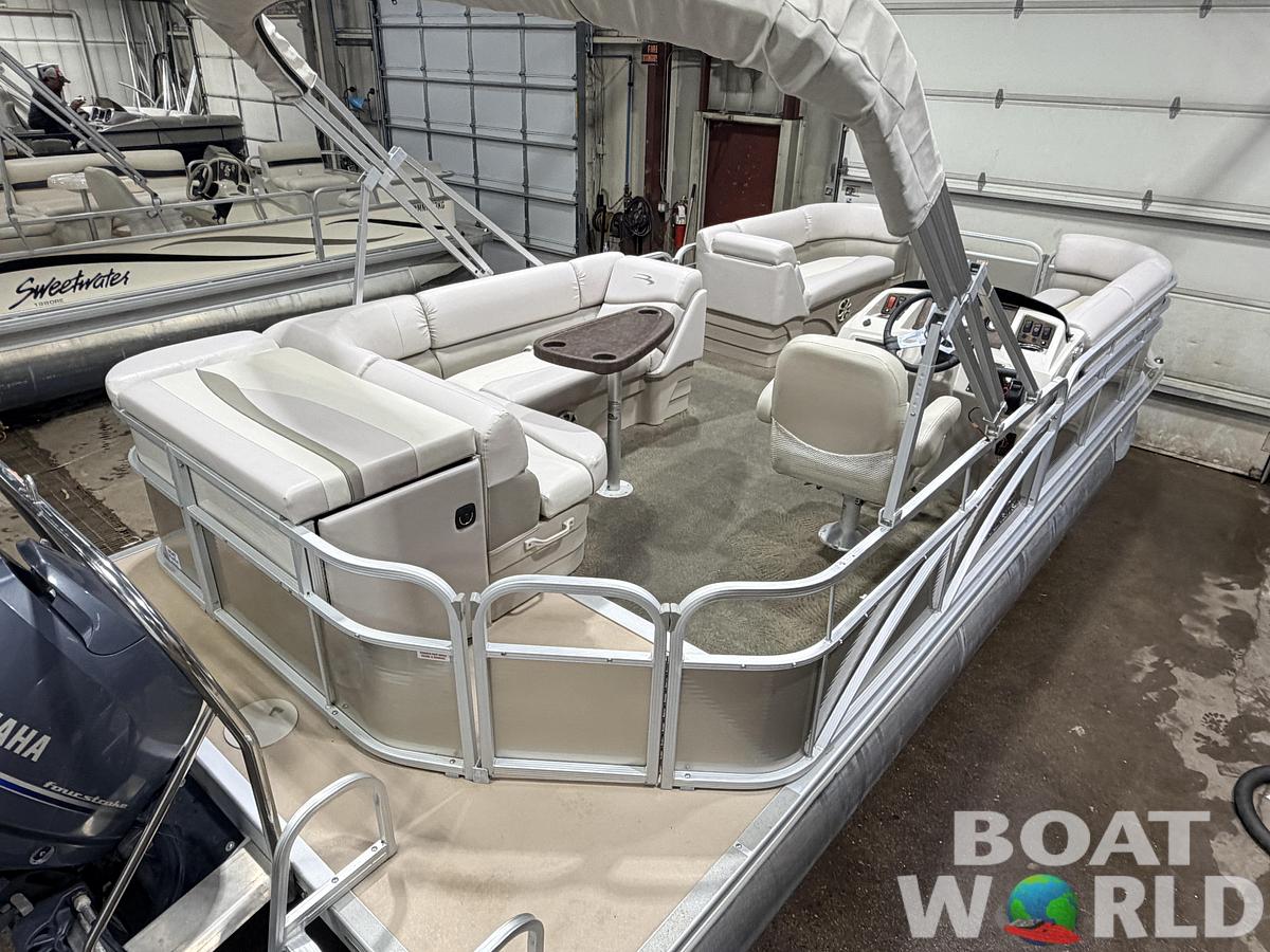 Used 2014 Bennington 21 SLX & 90HP Yamaha 4Stroke -$19,995