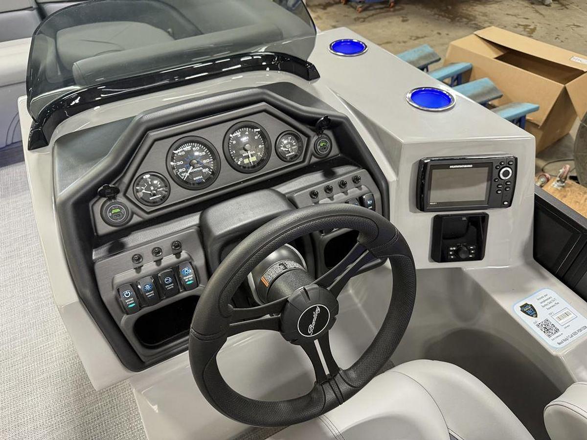 2025 Bentley Pontoons Legacy 220 Navigator Quad Lounge & Honda 4-Stroke EFI