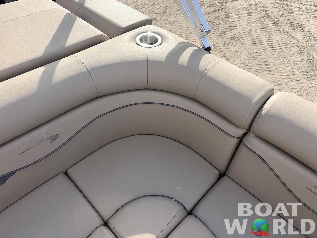 Used 2023 Bennington S20 F & 70HP Suzuki 4Stroke -$27,995